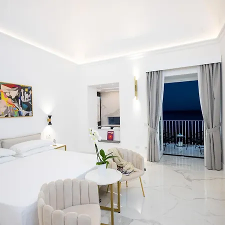 Gianlica Konukevi Positano